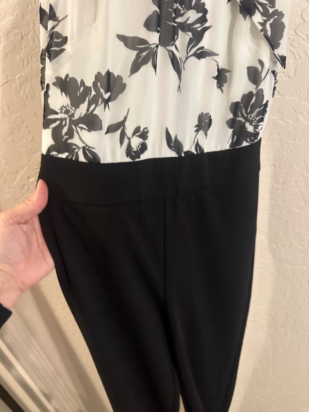 WHBM Halter Tie Neck Black & White Floral Jumpsuit Classy Elegant Workwear - Picture 5 of 10